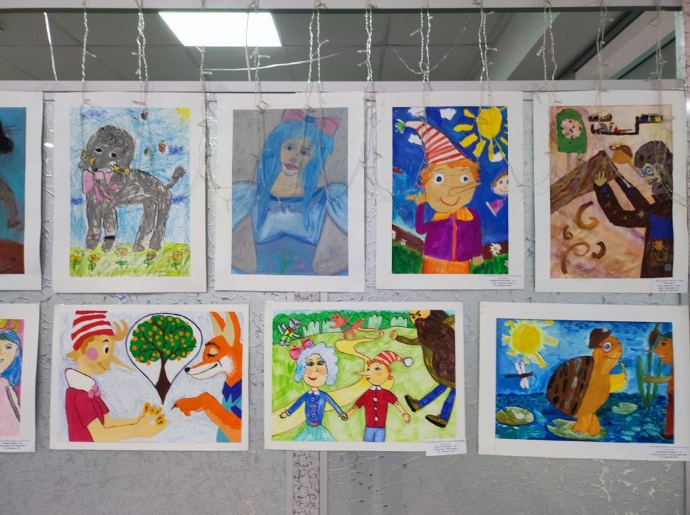 В вестибюле открылась выставка детских работ "Новые тайны Золотого ключика"